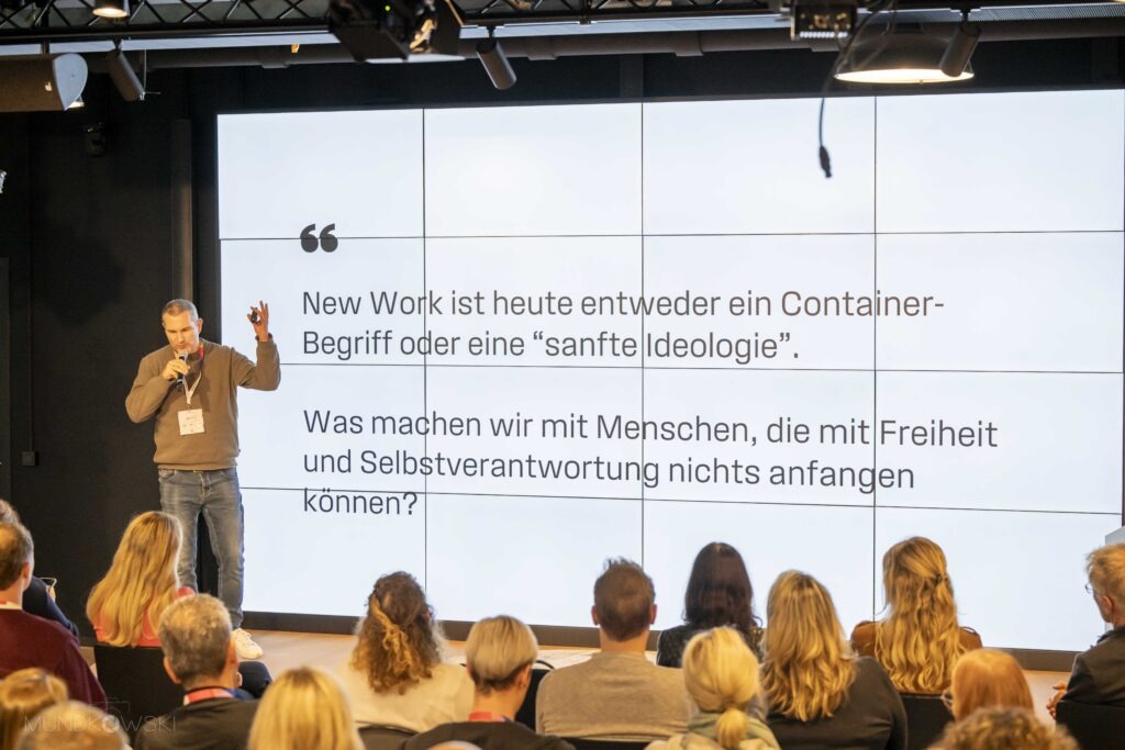 Action-Foto Markus Väth bei der Hello.Beta-Konferenz in Hamburg